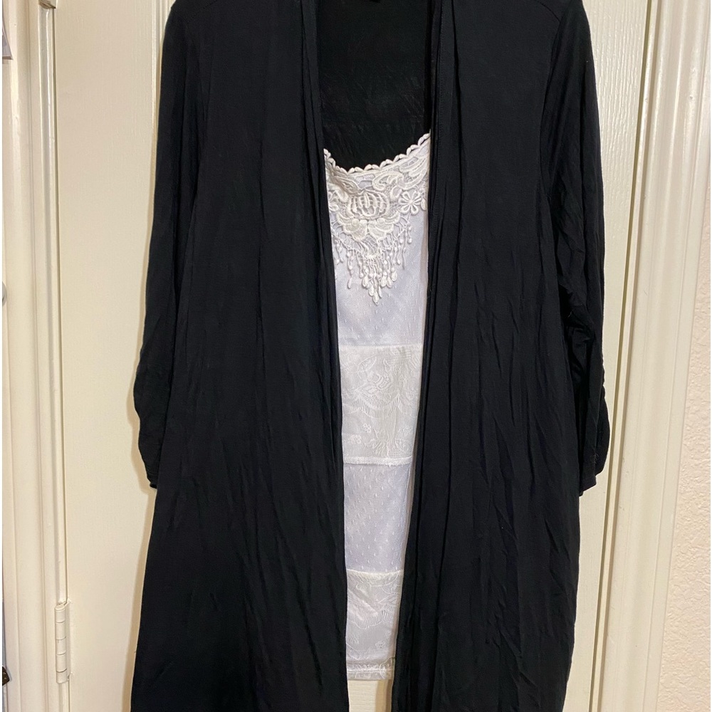 One-piece cardigan jacket with white lace and embroidered shell - Picture 2 of 3